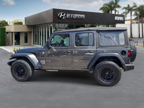 Used 2018 Jeep Wrangler Unlimited Sport AWD/4WD image 6