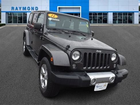 Used 2014 Jeep Wrangler Unlimited Sahara w/ Dual Top Group image 9
