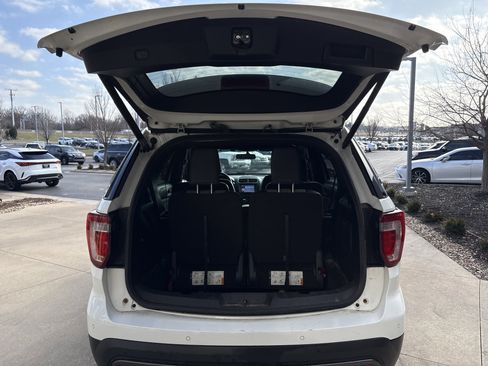 Used 2017 Ford Explorer XLT w/ Equipment Group 202A image 30