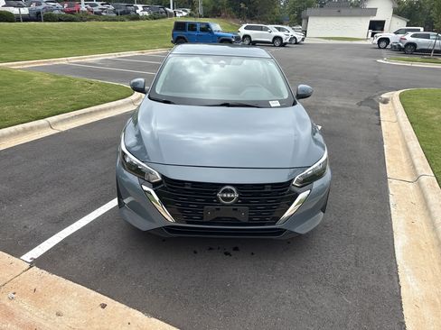 Used 2024 Nissan Sentra SV FWD image 3