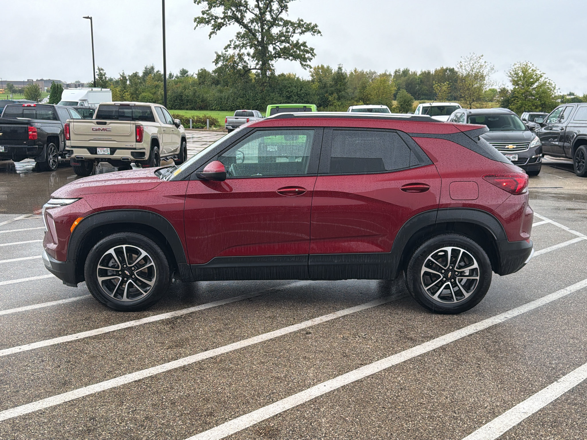 Used 2024 Chevrolet TrailBlazer LT w/ Convenience Package FWD image 2