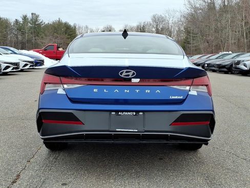 New 2025 Hyundai Elantra Limited image 3