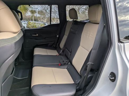 Used 2024 Lexus GX 550 image 12