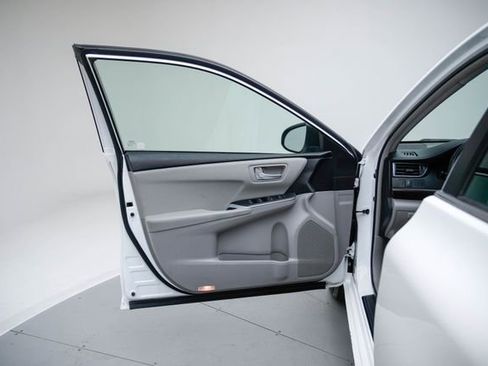 Used 2015 Toyota Camry LE FWD image 6