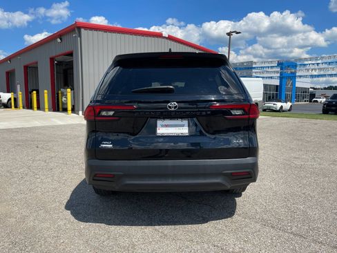 Used 2025 Toyota Grand Highlander AWD image 4