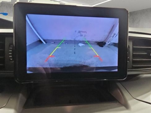 Used 2022 Ford Explorer XLT w/ Class IV Trailer Tow Package image 17