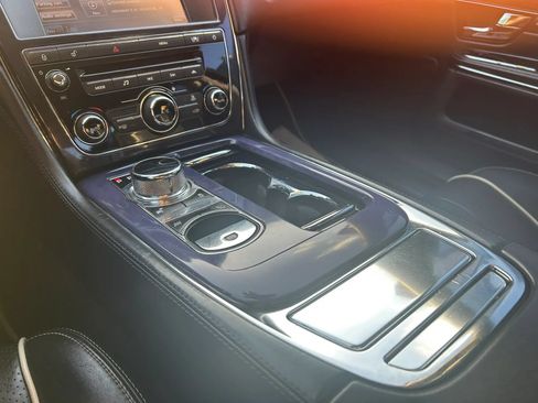 Used 2011 Jaguar XJ L RWD image 30