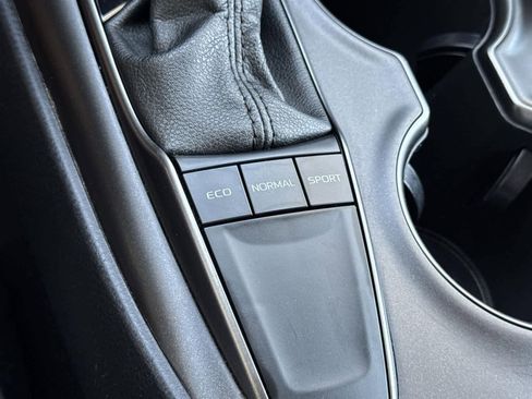 Used 2022 Toyota Camry SE image 17