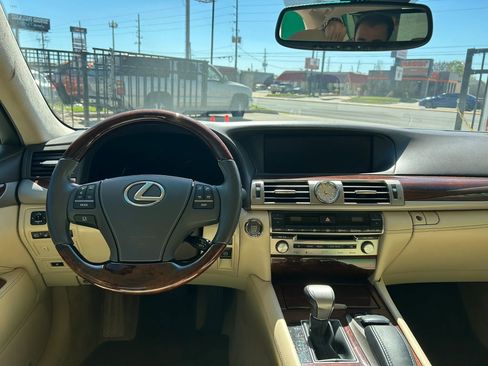 Used 2013 Lexus LS 460 LS 460 Sedan 4D w/ Comfort Pkg image 19