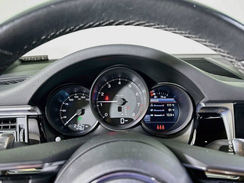 Certified 2023 Porsche Macan AWD/4WD image 13