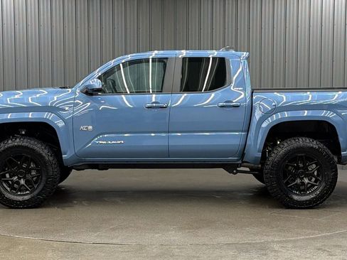 Used 2026 Toyota Tacoma SR5 AWD/4WD image 2