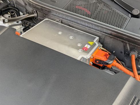 Used 2024 Audi Q8 e-tron Premium image 24