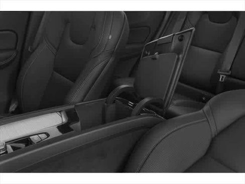 Used 2022 Volvo XC60 B6 Inscription w/ Climate Package image 14