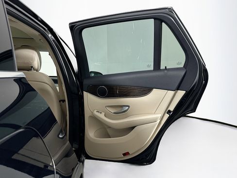 Used 2022 Mercedes-Benz GLC 300 w/ Multimedia Package Lite image 32