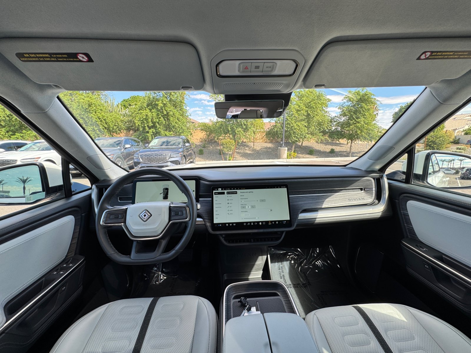 Used 2025 Rivian R1S Adventure Dual AWD/4WD image 20