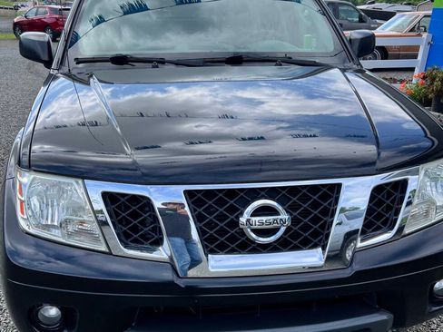 Used 2015 Nissan Frontier SV w/ SV Value Truck Package AWD/4WD image 9