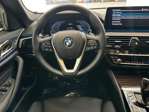 Certified 2023 BMW 530e image 28
