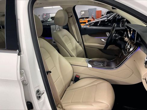 Used 2022 Mercedes-Benz GLC 300 4MATIC image 10