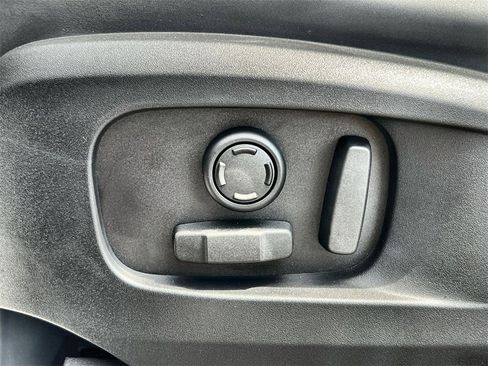 Used 2025 Land Rover Defender 110 S image 20