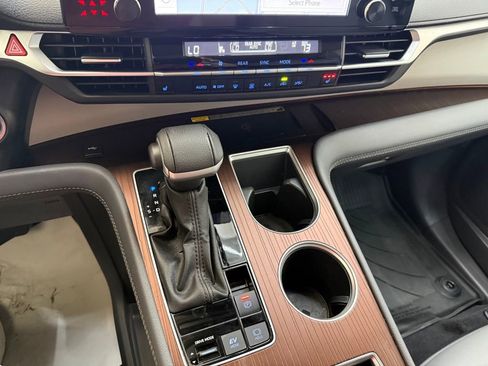 Used 2024 Toyota Sienna XLE image 16