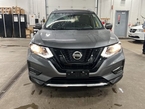 Used 2019 Nissan Rogue SV w/ Premium Package image 2