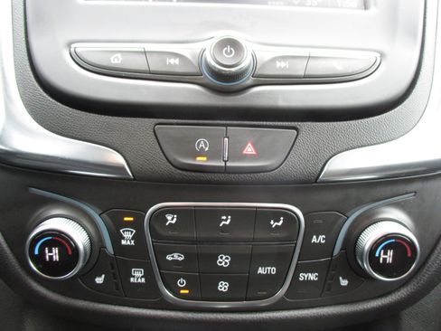 Used 2023 Chevrolet Equinox LT image 23