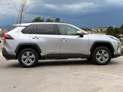 Used 2025 Toyota RAV4 XLE AWD/4WD image 9