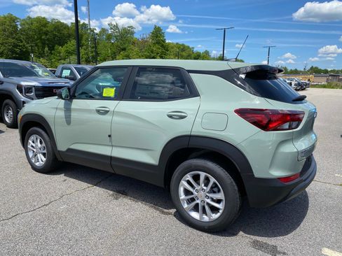 Used 2025 Chevrolet TrailBlazer LS w/ LS Convenience Package image 3
