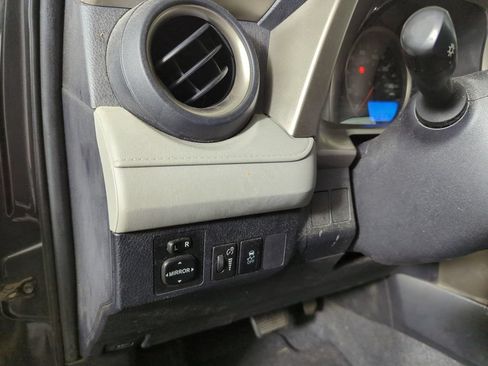 Used 2013 Toyota RAV4 LE FWD image 26