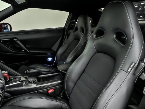 Used 2018 Nissan GT-R Premium AWD/4WD image 23