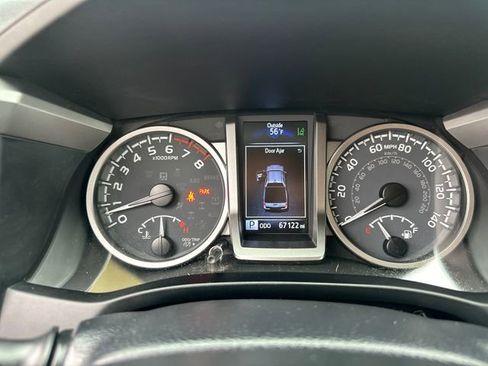 Used 2022 Toyota Tacoma SR5 AWD/4WD image 32