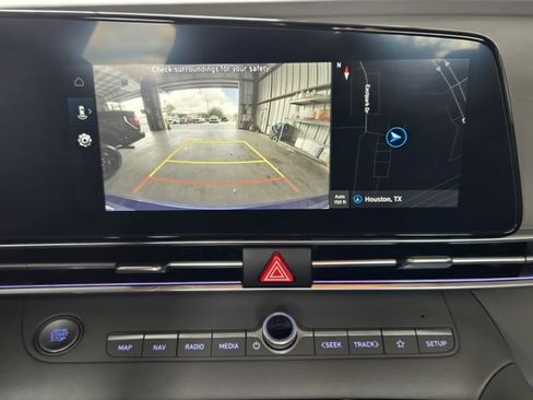 Used 2024 Hyundai Elantra SEL FWD image 19