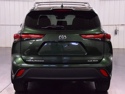 Used 2023 Toyota Highlander XLE image 6