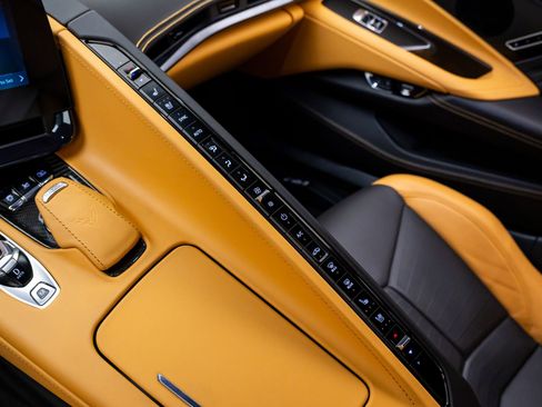 Used 2025 Chevrolet Corvette Z06 RWD image 12