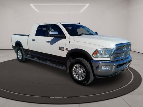 Used 2018 RAM 3500 Laramie w/ Convenience Group AWD/4WD image 3