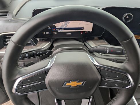 Certified 2025 Chevrolet Suburban Premier image 13