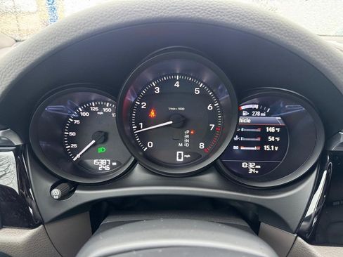 Used 2022 Porsche Macan w/ Premium Package Plus image 14