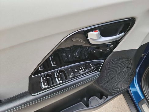 Used 2019 Kia Niro Touring image 13