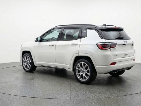 Used 2025 Jeep Compass Limited AWD/4WD image 6
