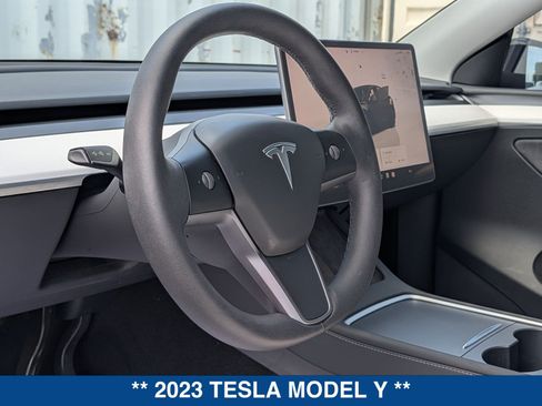 Used 2023 Tesla Model Y Performance AWD/4WD image 23