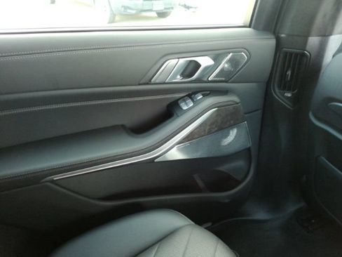 Used 2023 BMW X7 xDrive40i w/ M Sport Package AWD/4WD image 41