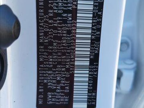 Certified 2025 Toyota Corolla LE image 36