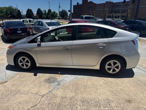 Used 2014 Toyota Prius Two FWD image 7