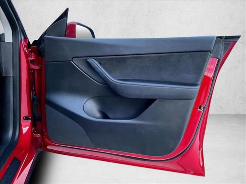 Used 2022 Tesla Model Y Performance image 19