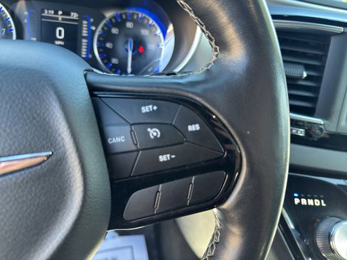 Used 2020 Chrysler Pacifica Touring w/ S Appearance Package image 21