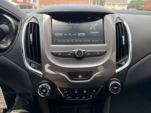 Used 2017 Chevrolet Cruze LT FWD image 31