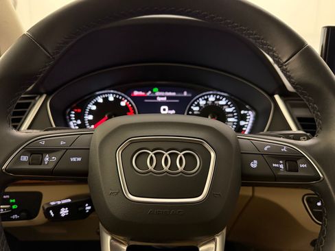 Used 2023 Audi Q5 2.0T Premium w/ Convenience Package AWD/4WD image 11