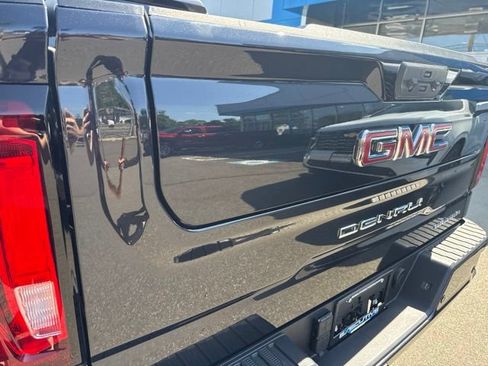 Used 2025 GMC Sierra 1500 Denali w/ Denali Reserve Package AWD/4WD image 13