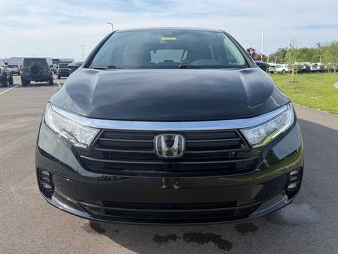 Used 2024 Honda Odyssey Touring image 2