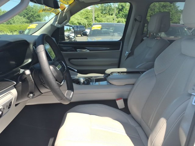 Used 2023 Jeep Wagoneer 4WD w/ Premium Group I image 24